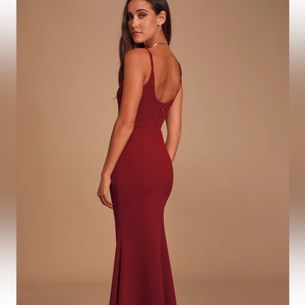 NWT. Burgundy mermaid hem maxi dress